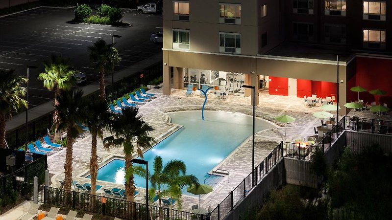 Ferien im Holiday Inn Express & Suites Orlando At Seaworld - hier günstig online buchen